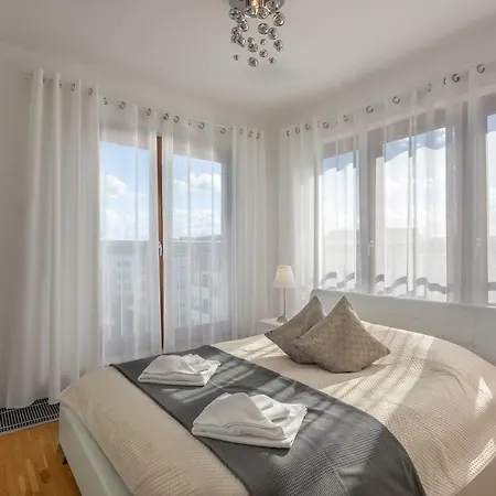 Ambria Platan Complex アパート *