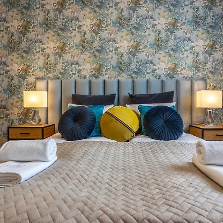 Ambria Platan Complex アパート